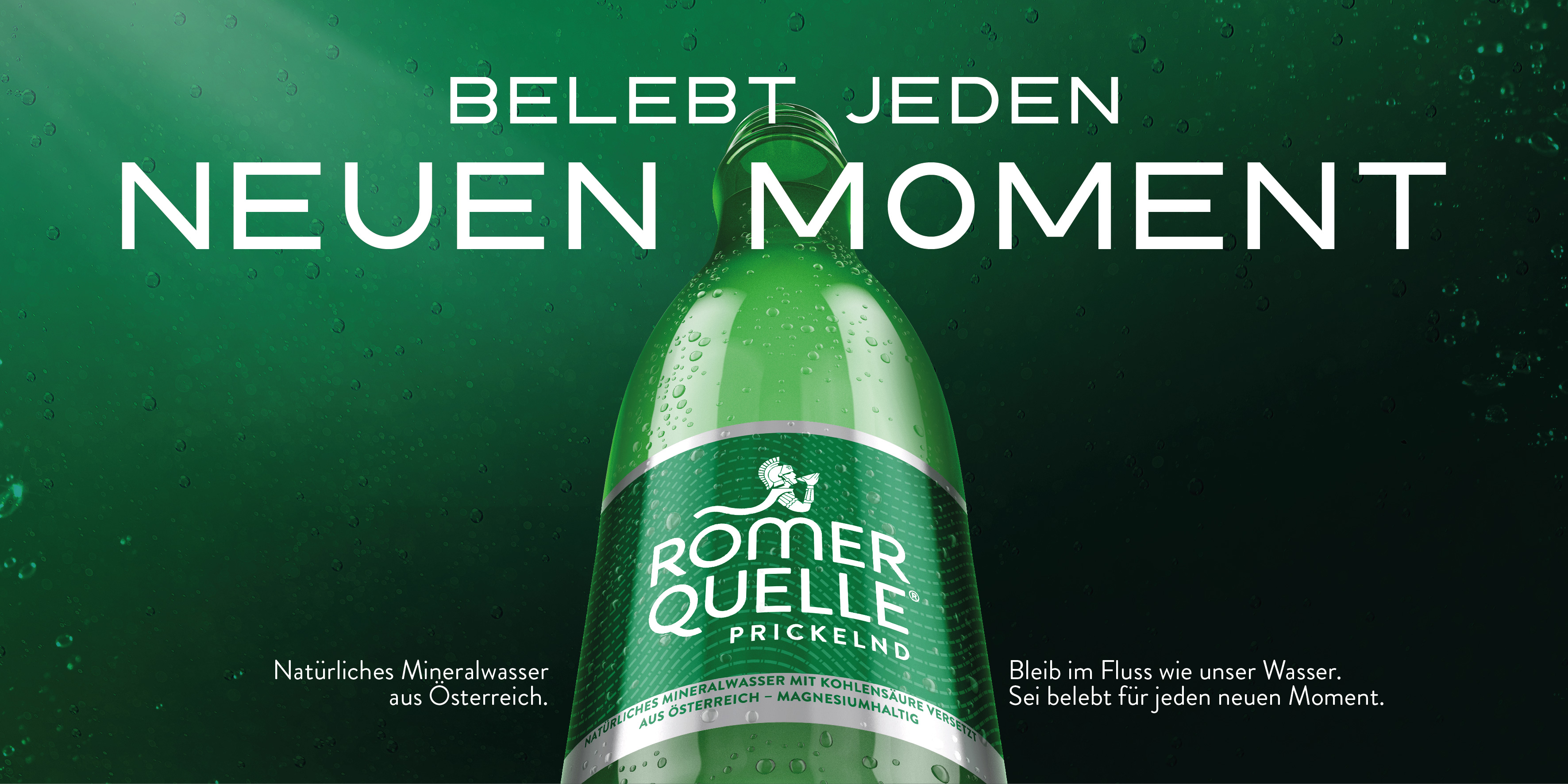 Banner mit einer Flasche Römerquelle und dem Text „Belebt jeden neuen Moment“