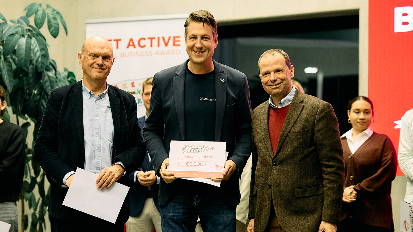 Pflegenavi bei der Überreichung des 3. Platzes