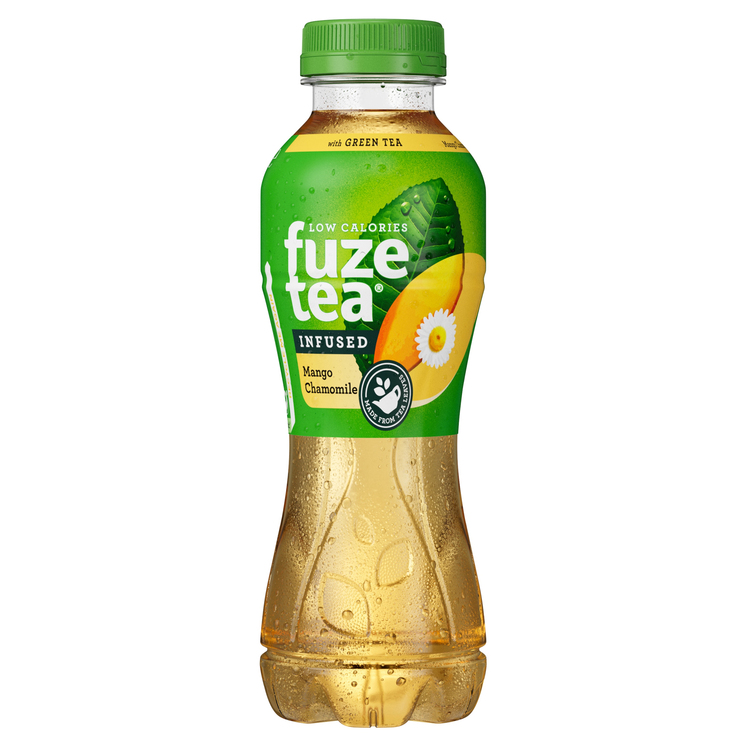 Bouteille Fuze Tea thé vert mangue-camomille, étiquette verte et jaune représentant un quartier de mangue et une fleur blanche de camomille, boisson jaune dorée. Mention « Infused Green Tea ».