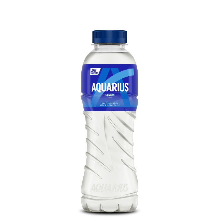 Bouteille transparente de boisson Aquarius "Lemon" avec liquide clair, bouchon bleu et étiquette bleue indiquant "Low Calories".
