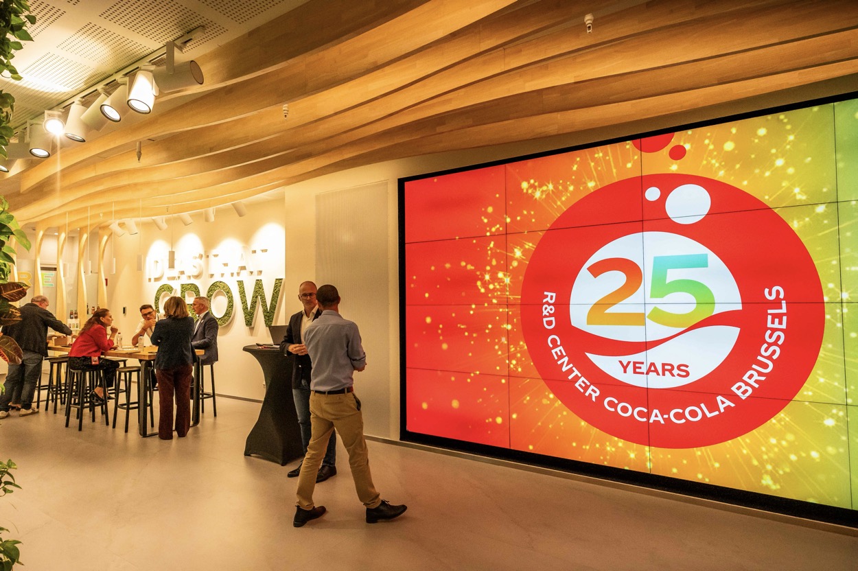 Bart De Wever bezoekt R&D Coca Cola