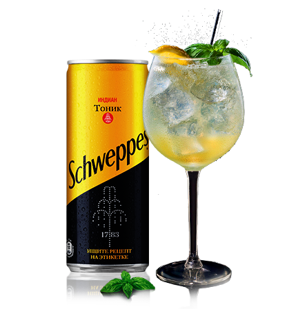  Банка Schweppes Indian Tonic побач з кактэйлем і лісцем мяты