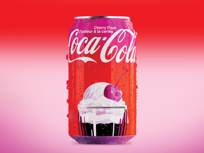 Une canette rouge de Coca-Cola portant l'inscription « Cherry Float / Flotteur à la cerise » en anglais et en français, illustrée d'un flotteur à la crème glacée garni d'une cerise, avec des gouttes de condensation sur la surface, sur un fond en dégradé de rouge à rose.