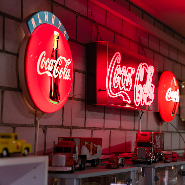 Zu Besuch in der Coca-Cola Sammlung von Hans Frischknecht