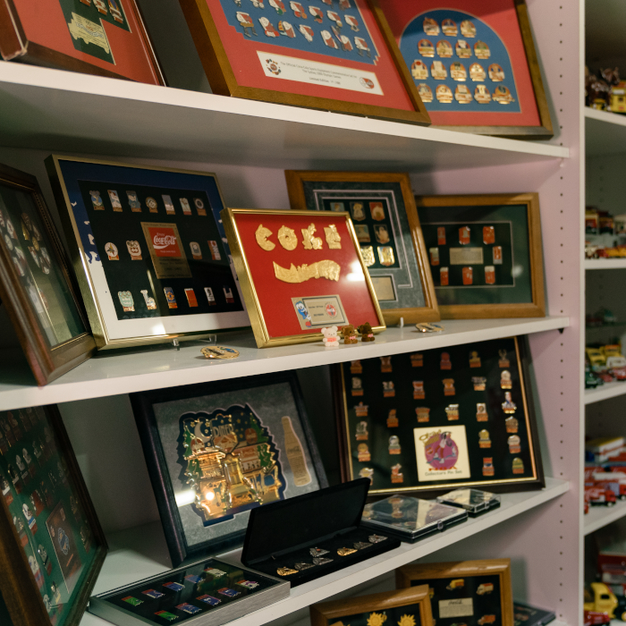 Zu Besuch in der Coca-Cola Sammlung von Hans Frischknecht