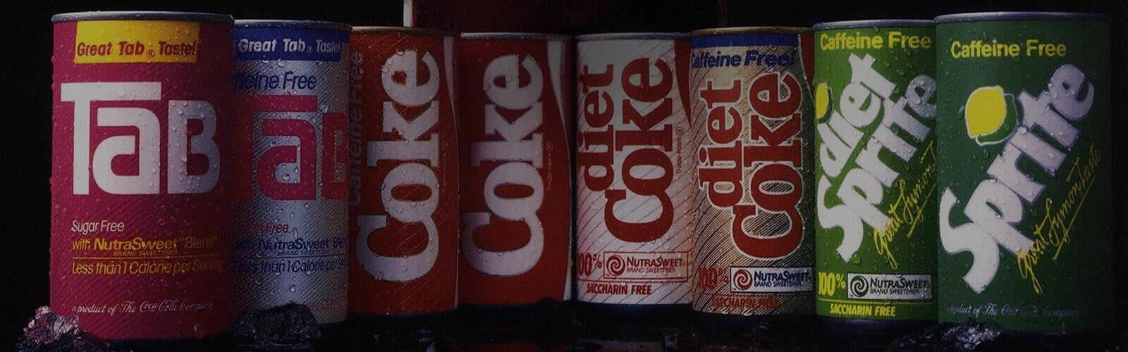 verschiedene Dosen mit Coca-Cola Produkten