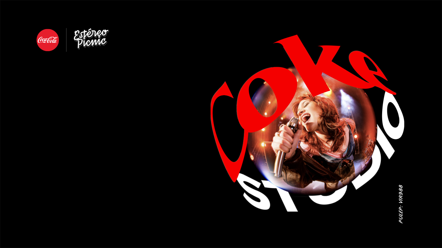 Banner promocional de Coca-Cola y Estéreo Picnic con una cantante en el escenario, luces brillantes y la palabra 'Coke' en rojo. Texto invitando a participar en una trivia para ganar boletos VIP.