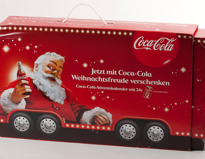 Camion avec Père Noël et logo Coca‑Cola