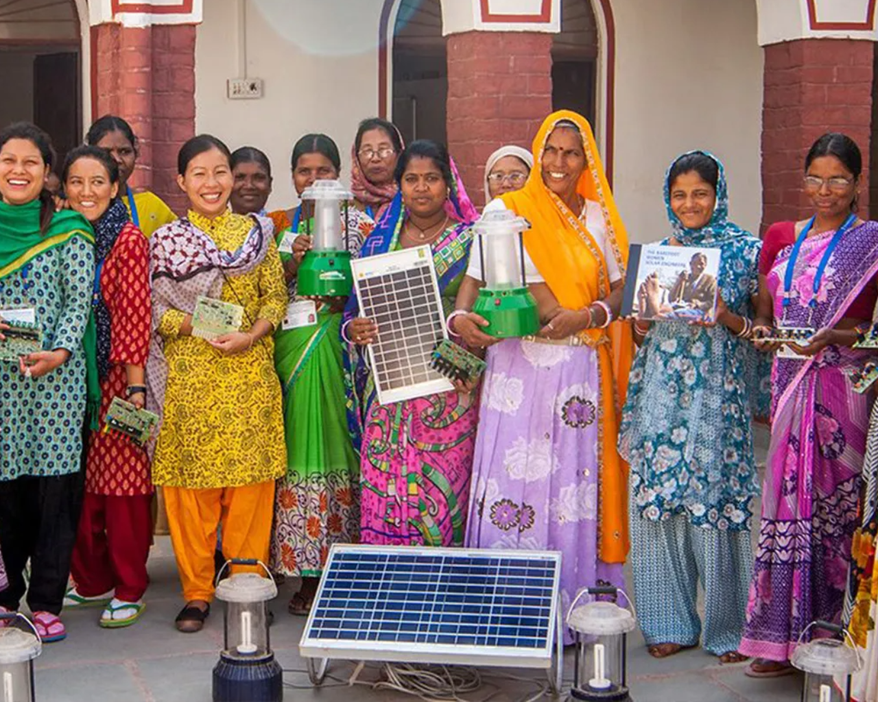 Gruppe af smilende kvinder