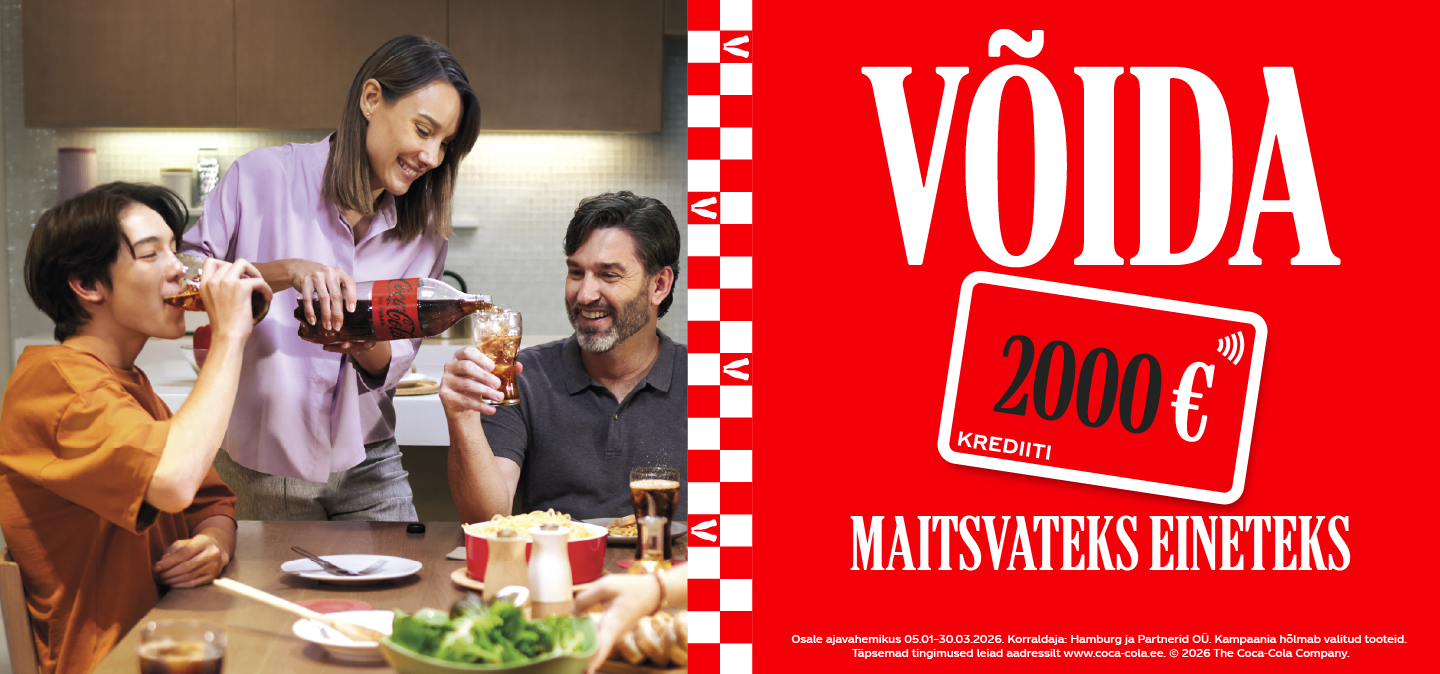 Inimesed joovad söögilaua taga kokakoolat, kõrval punane kampaaniareklaam.