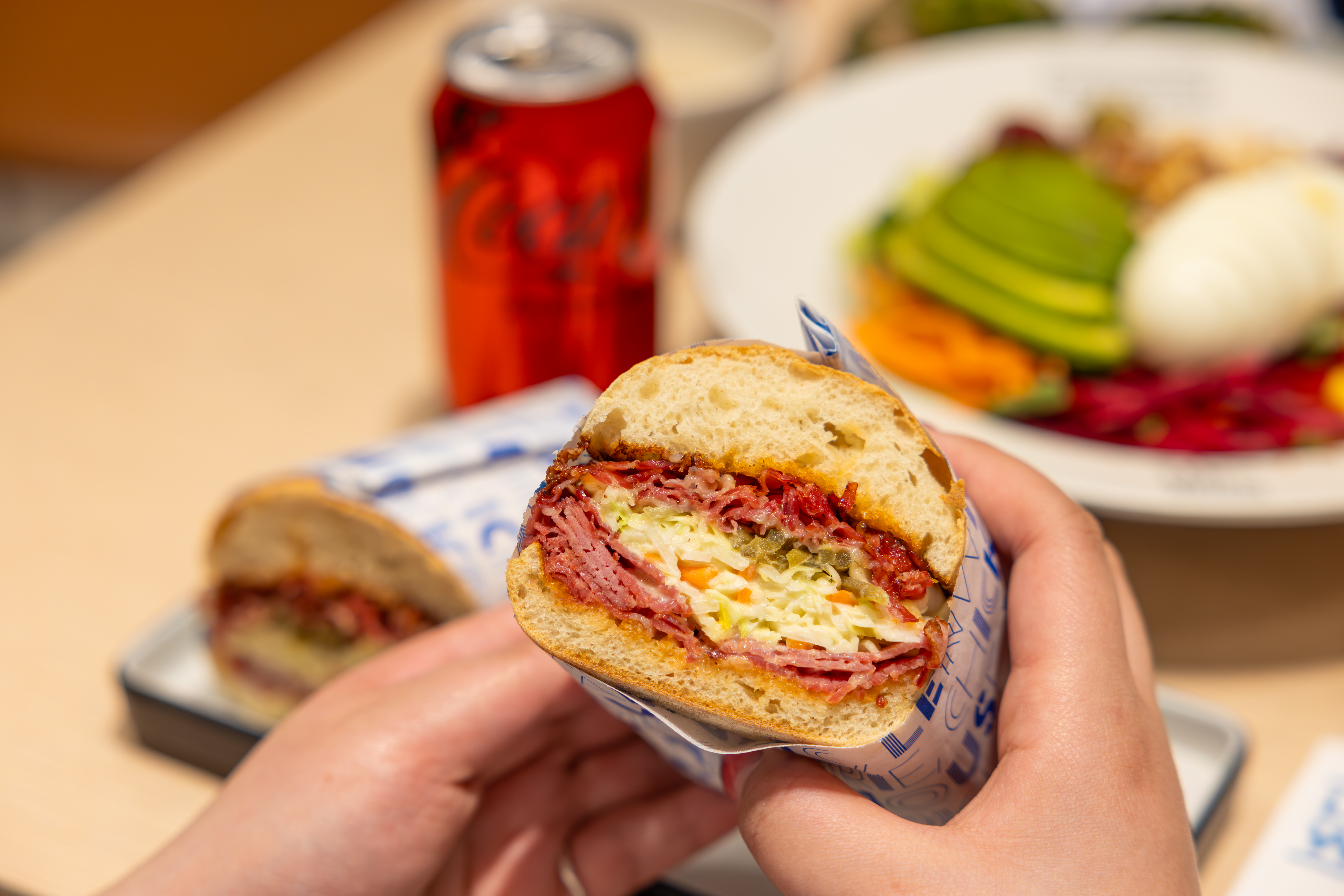 렌위치의 대표메뉴 바질 시저 랩