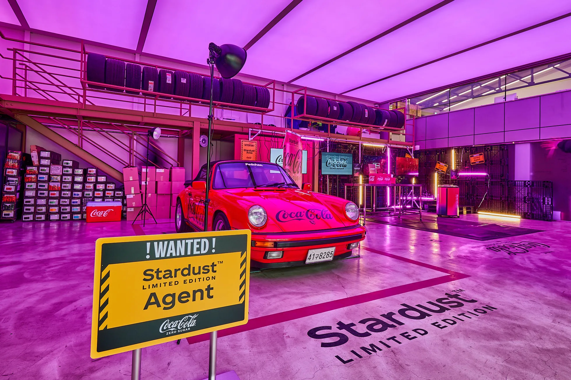 코카-콜라 제로 스타더스트의 세계관을 즐길 수 있는 팝업스토어 내부 이미지