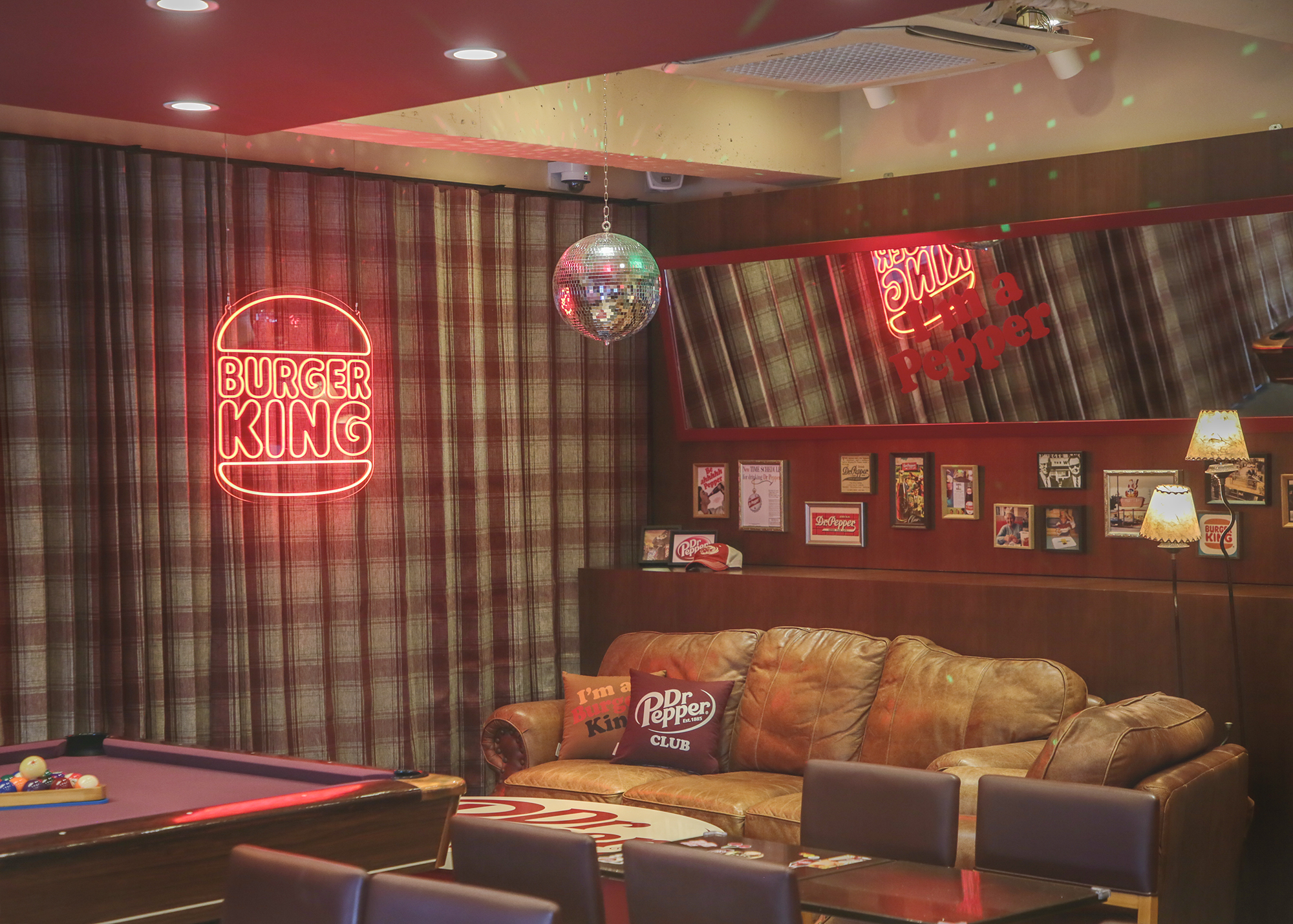 버거킹 서교동사거리점 ‘닥터페퍼 클럽’의 내부 사진