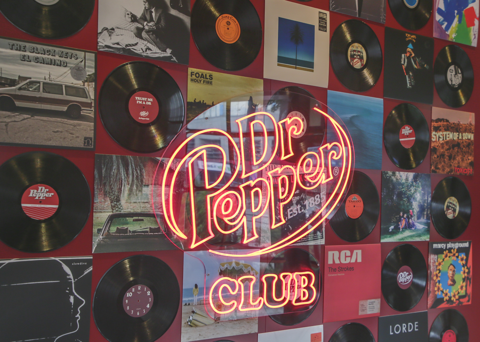 닥터페퍼 클럽의 네온사인