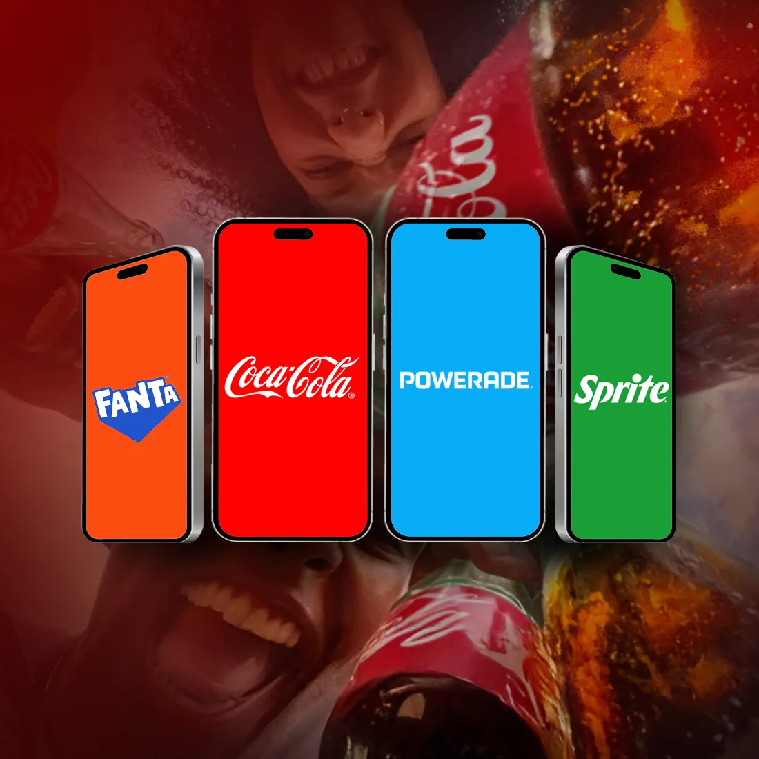 Patru smartphone‑uri afișând ecrane de brand Fanta, Coca‑Cola, Powerade și Sprite pe un fundal dinamic Coca‑Cola.