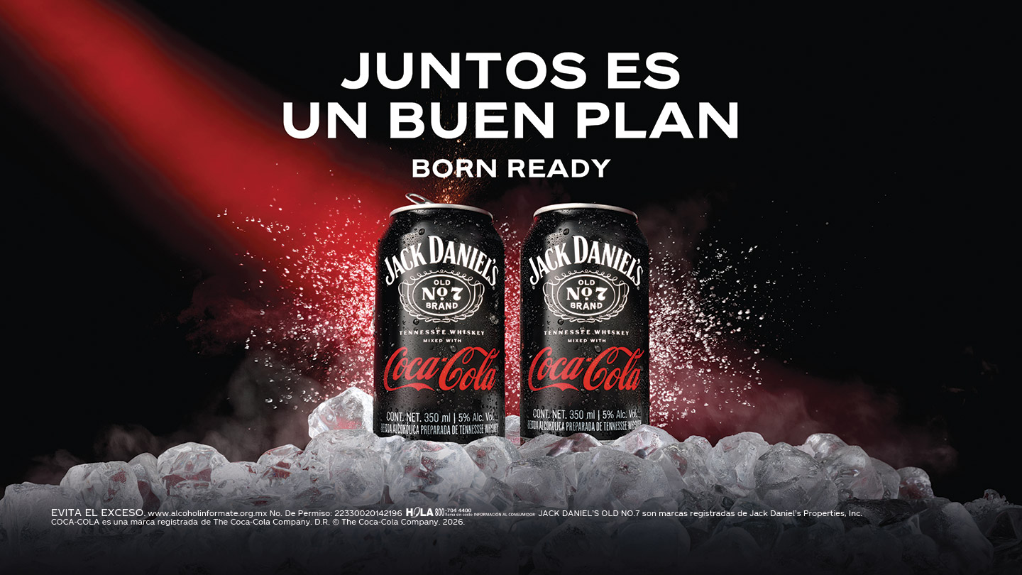 Dos latas de Jack Daniel's y Coca-Cola sobre hielo con la frase "JUNTOS ES UN BUEN PLAN".
