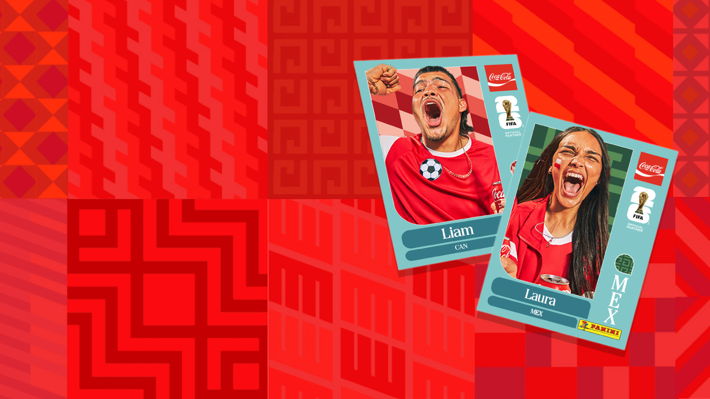 Dos hinchas en fotos Panini.