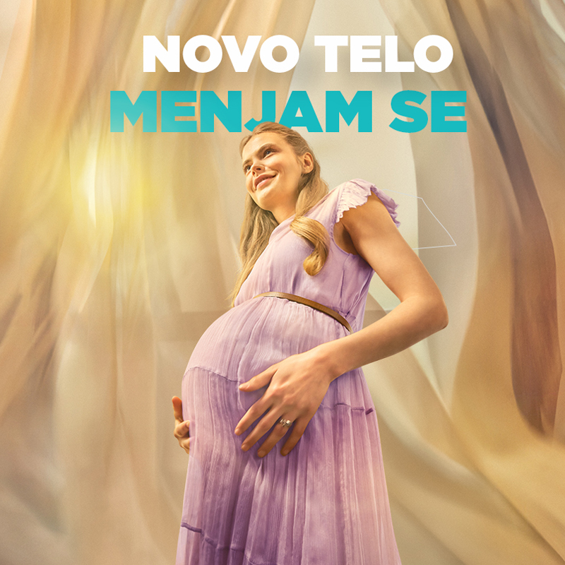 Trudnica u svetloljubičastoj haljini drži stomak, sa tekstom „Novo telo, menjam se“ na šarenoj, svetloj pozadini.