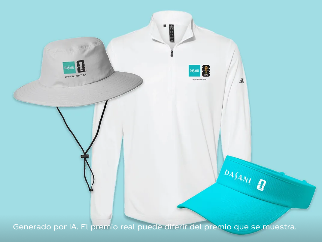 Sombrero, visera y sudadera blanca con logos Dasani x FIFA sobre fondo celeste, premios de ropa del casillero de premios.